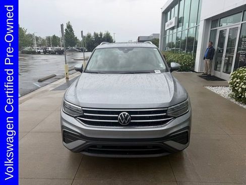 Used 2022 Volkswagen Tiguan SE w/ Panoramic Sunroof Package AWD/4WD image 2