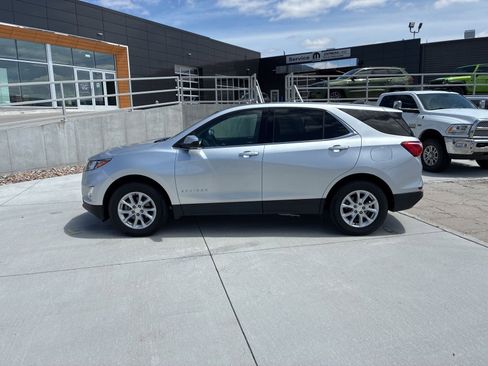 Used 2019 Chevrolet Equinox LT AWD/4WD image 2
