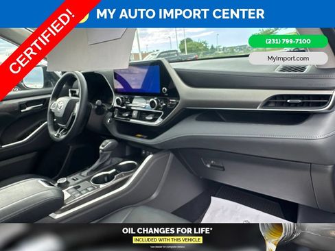 Certified 2025 Toyota Highlander Limited AWD/4WD image 32