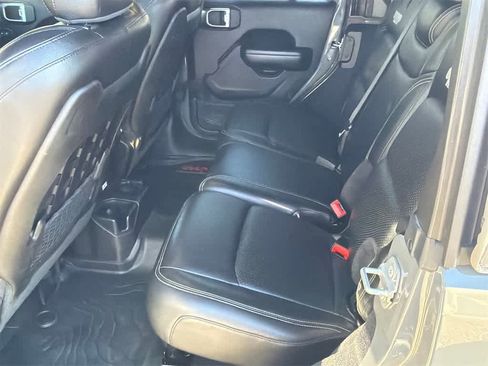 Used 2019 Jeep Wrangler Unlimited Rubicon image 17