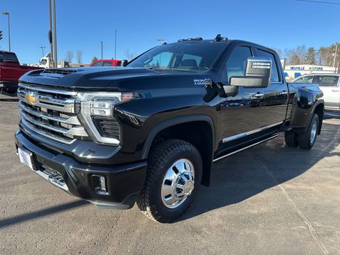 Used 2024 Chevrolet Silverado 3500 High Country w/ High Country Premium Package image 7