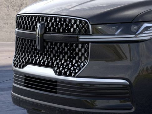 New 2026 Lincoln Navigator Premiere AWD/4WD image 17