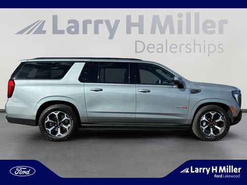 Used 2025 GMC Yukon XL AT4 image 6