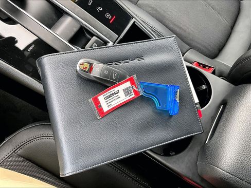 Used 2023 Porsche Macan Turbo AWD/4WD image 40