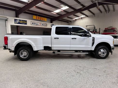 Used 2024 Ford F350 XLT AWD/4WD image 9