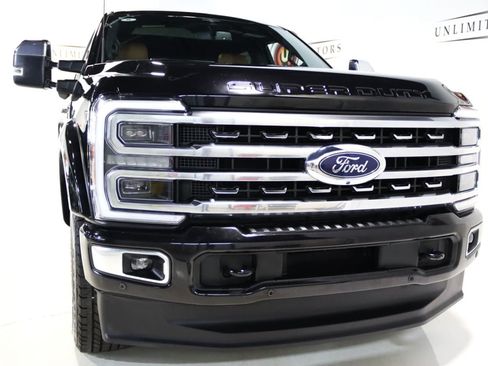 Used 2023 Ford F250 Platinum w/ FX4 Off-Road Package AWD/4WD image 33