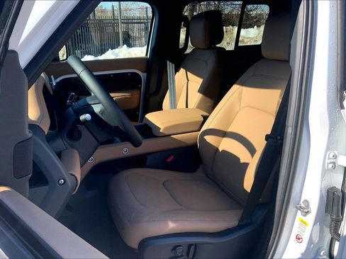 New 2026 Land Rover Defender 110 X-Dynamic SE image 9