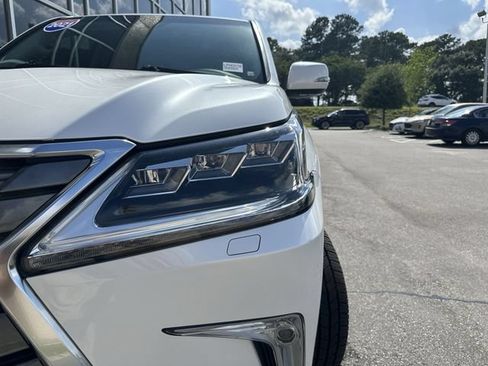 Used 2021 Lexus LX 570 4WD w/ Luxury Package image 9