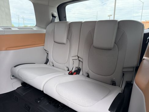 Used 2025 Volkswagen ID. Buzz 1st Edition RWD image 37