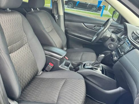 Used 2018 Nissan Rogue SV w/ Premium Package FWD image 17