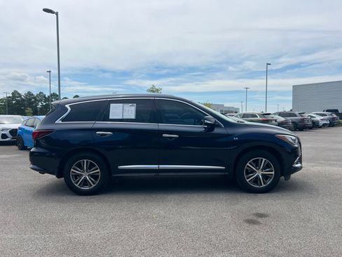 Used 2020 INFINITI QX60 Luxe w/ Essential Package FWD image 4