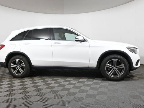 Used 2017 Mercedes-Benz GLC 300 4MATIC image 8