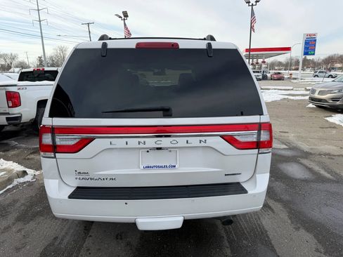Used 2016 Lincoln Navigator Select image 4