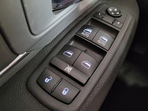 Used 2022 RAM 1500 Classic SLT RWD image 27