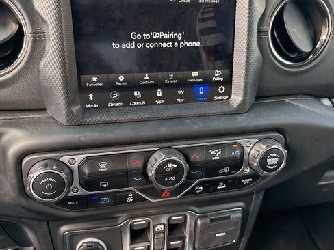 Used 2023 Jeep Wrangler Unlimited Sahara AWD/4WD image 8