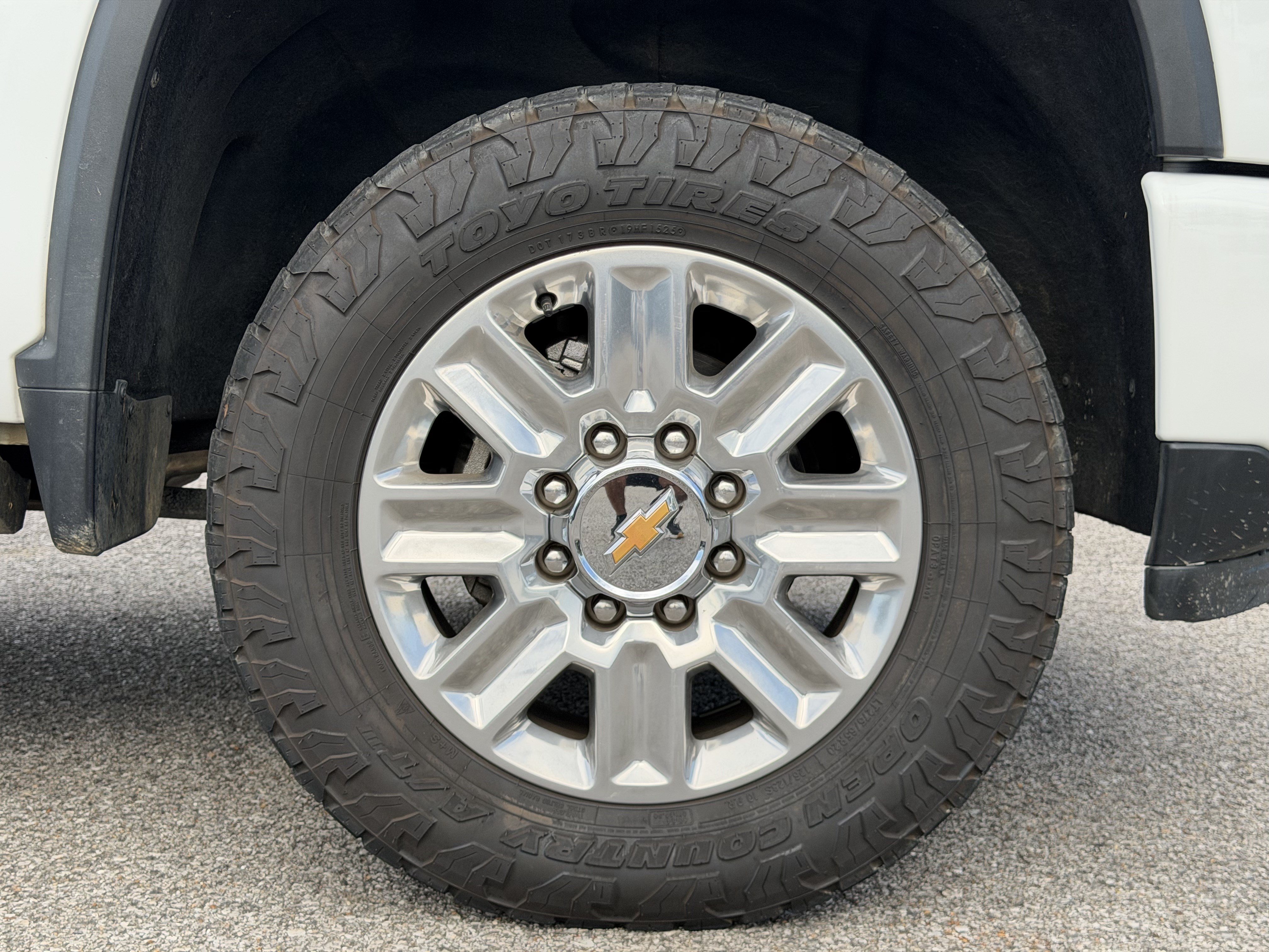 Used 2024 Chevrolet Silverado 2500 High Country w/ High Country Premium Package AWD/4WD image 13