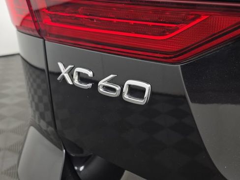 Used 2018 Volvo XC60 T5 Momentum w/ Convenience Package AWD/4WD image 11