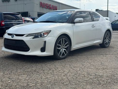 Used 2015 Scion tC FWD image 2