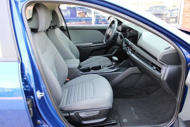 Used 2025 Kia K4 EX FWD image 37
