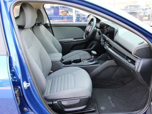 Used 2025 Kia K4 EX FWD image 37