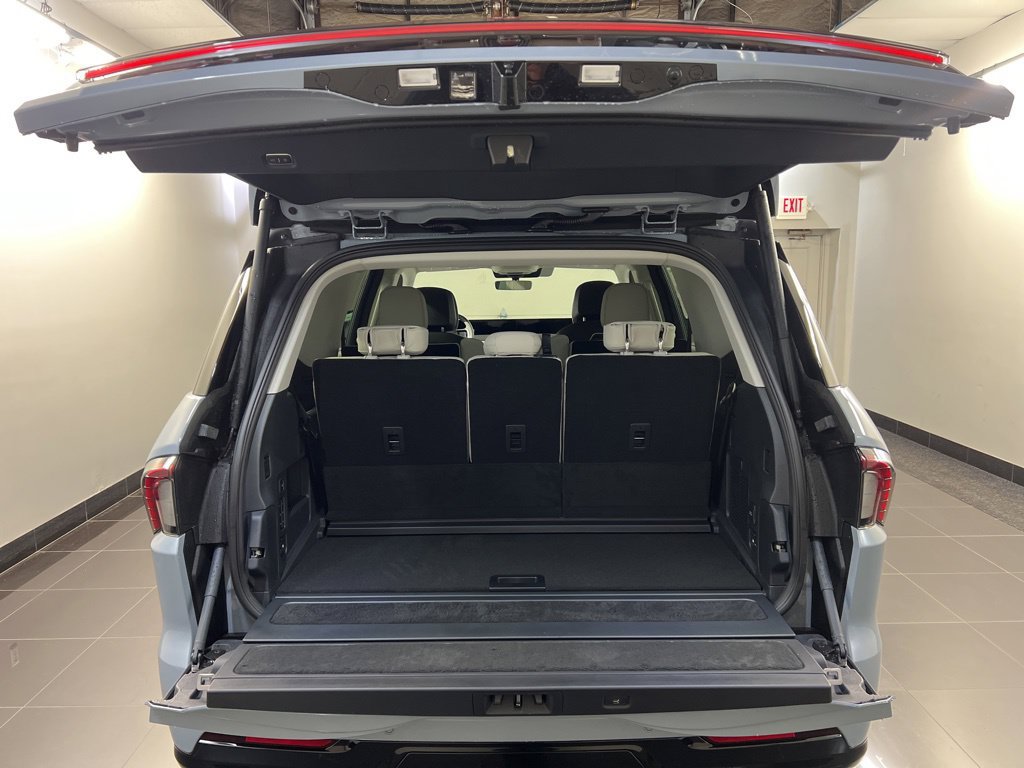 New 2026 Lincoln Navigator Premiere AWD/4WD image 30
