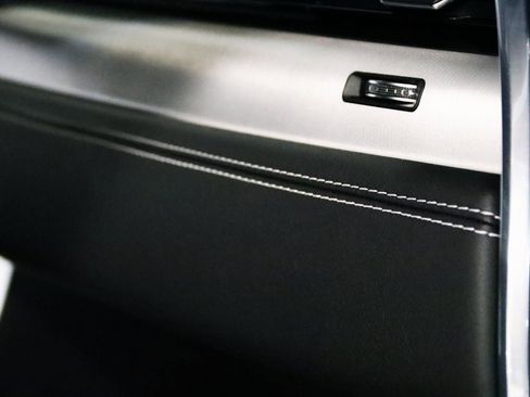 Used 2021 Jaguar XF R-Dynamic SE image 62