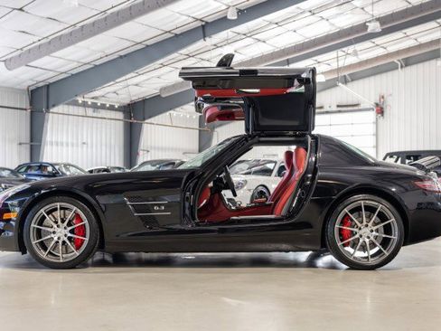 Used 2012 Mercedes-Benz SLS AMG Coupe image 3