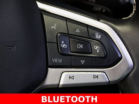 Used 2025 Volkswagen Atlas SE image 17