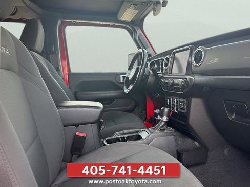 Used 2022 Jeep Wrangler Unlimited Sahara AWD/4WD image 5