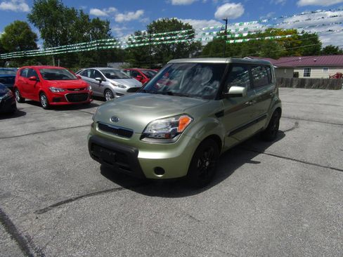 Used 2011 Kia Soul + w/ Audio Pkg FWD image 3