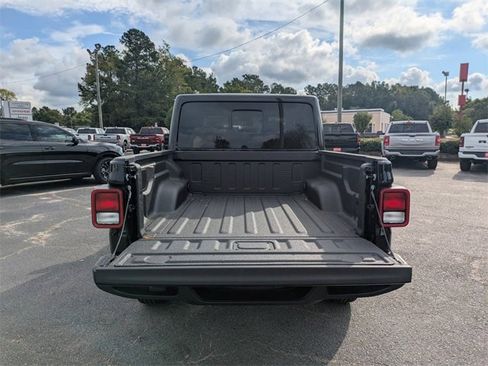 New 2025 Jeep Gladiator Sport image 13