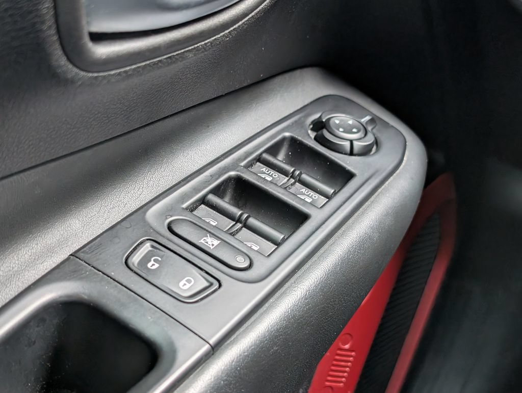 Used 2019 Jeep Renegade Trailhawk AWD/4WD image 21