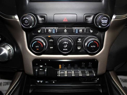 Used 2019 RAM 1500 Laramie AWD/4WD image 21