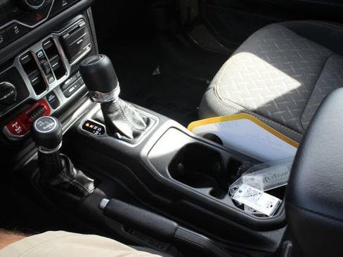 Used 2026 Jeep Gladiator Mojave AWD/4WD image 9