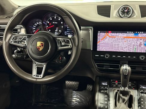 Used 2020 Porsche Macan Turbo image 24