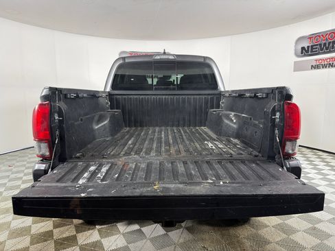 Used 2022 Toyota Tacoma SR5 w/ Technology Package RWD image 18