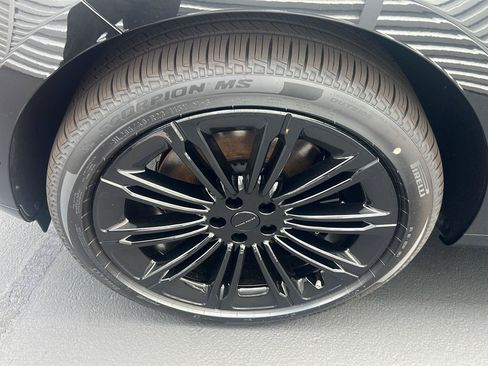 New 2026 Land Rover Range Rover Long Wheelbase SE AWD/4WD image 9