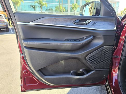 New 2025 Jeep Grand Cherokee Limited image 21