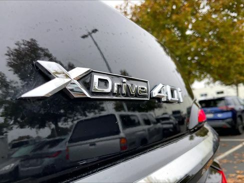 Used 2025 BMW X7 xDrive40i w/ Premium Package image 11