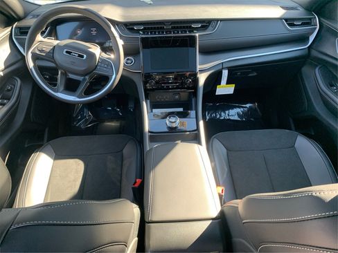 Used 2025 Jeep Grand Cherokee L Altitude image 26