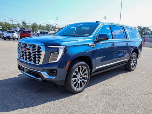 New 2026 GMC Yukon XL Denali w/ Denali Reserve Package AWD/4WD image 36