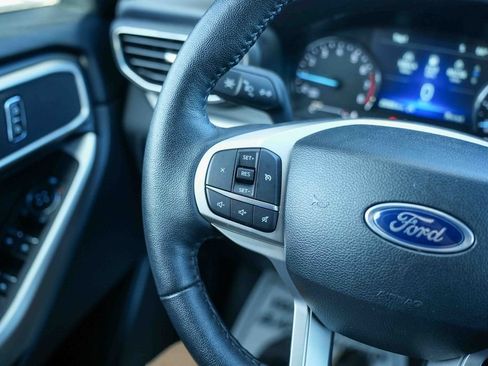 Used 2023 Ford Explorer XLT w/ Equipment Group 202A AWD/4WD image 32