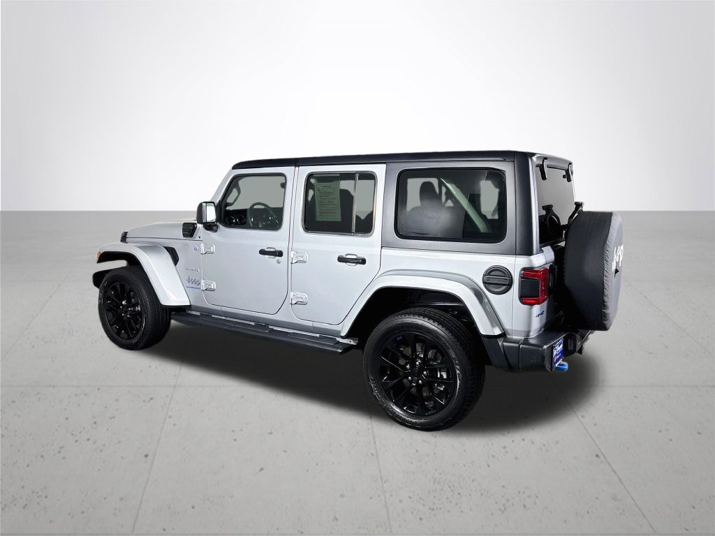 Used 2023 Jeep Wrangler Unlimited Sahara w/ Cold Weather Group AWD/4WD image 9