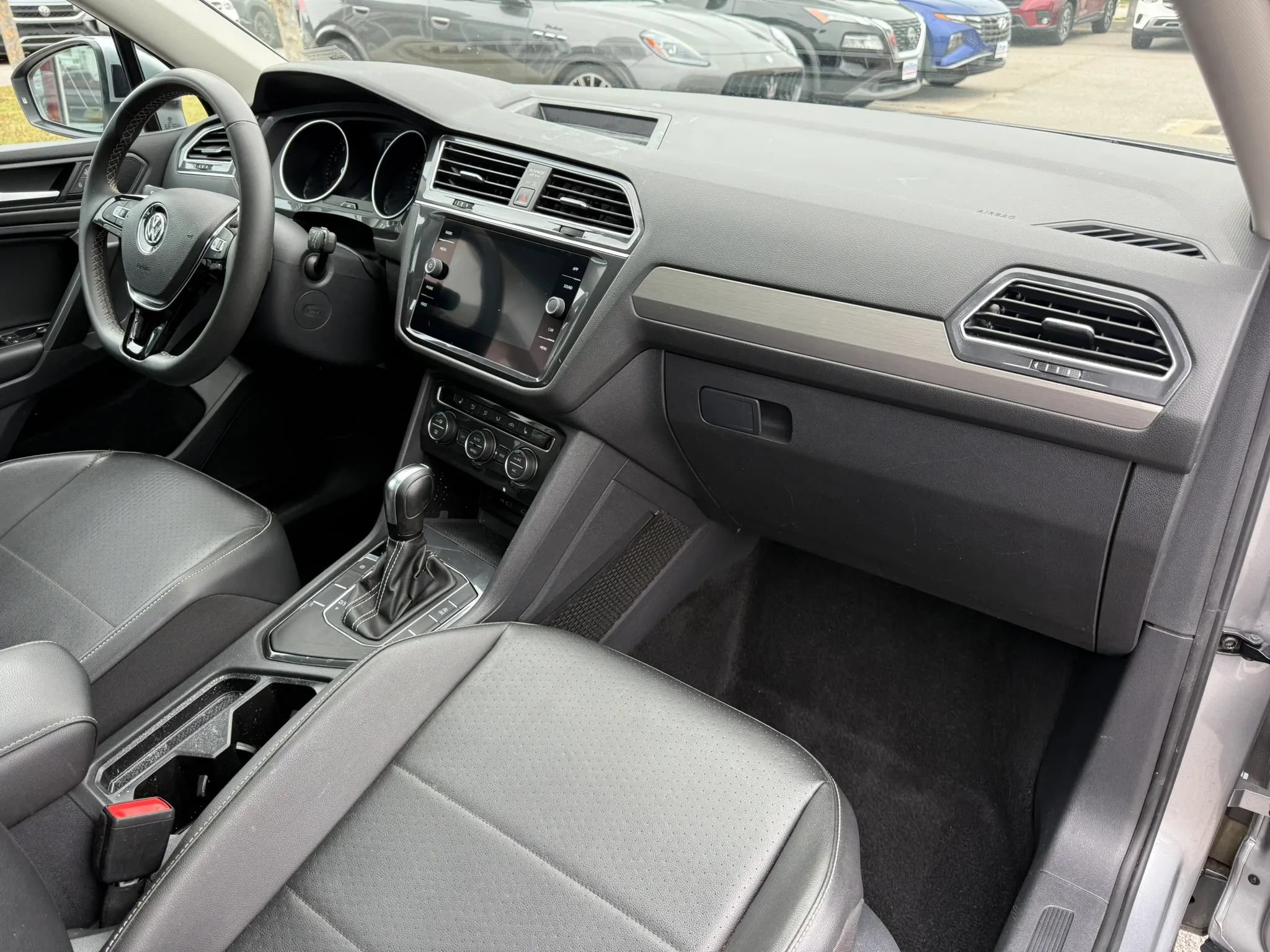 Used 2021 Volkswagen Tiguan SE w/ Panoramic Sunroof Package FWD image 21