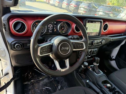 Used 2023 Jeep Wrangler Unlimited Rubicon AWD/4WD image 2