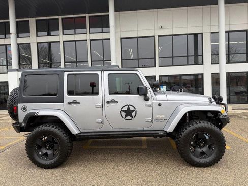 Used 2013 Jeep Wrangler Unlimited Sahara w/ Connectivity Group image 4