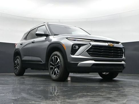 Used 2025 Chevrolet TrailBlazer LT AWD/4WD image 41