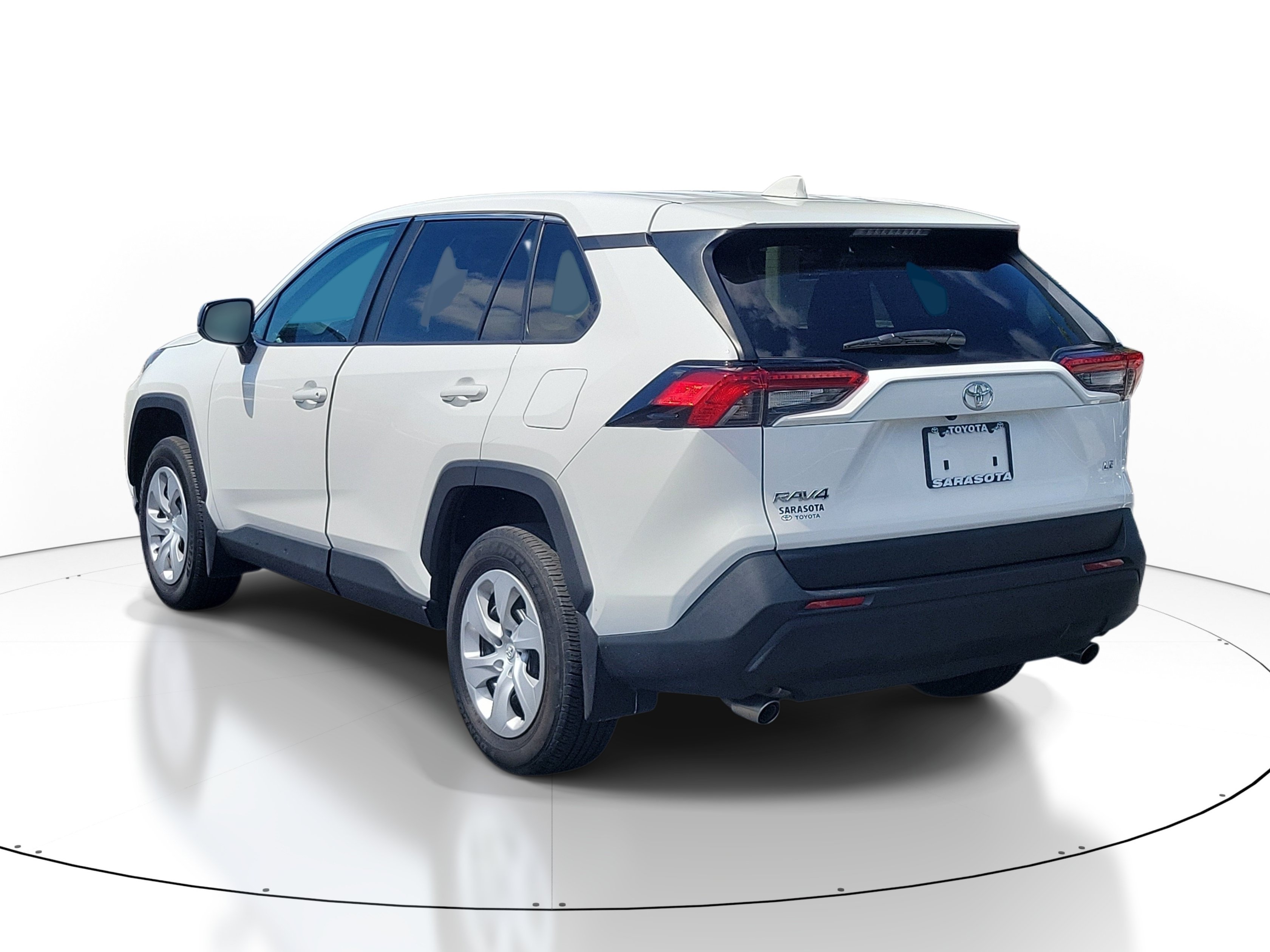 Used 2024 Toyota RAV4 LE FWD image 4