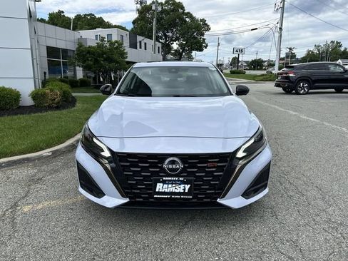 Certified 2023 Nissan Altima 2.0 SR FWD image 3