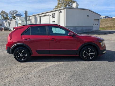 Used 2025 Kia Niro EX image 3